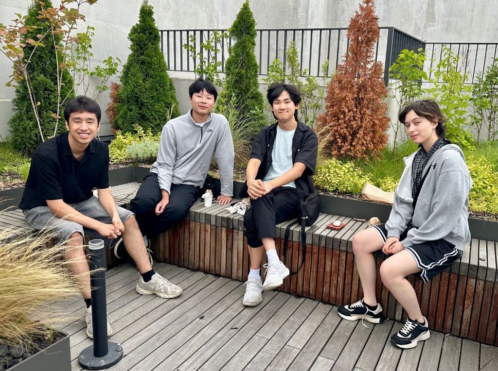 Episode Rooftop SeoulQuest Mentor and Students Posed Happy HZ