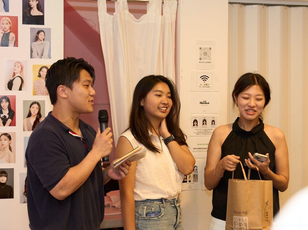 Graduation SeoulQuest Mentors Making Speech Candid Serious HZ