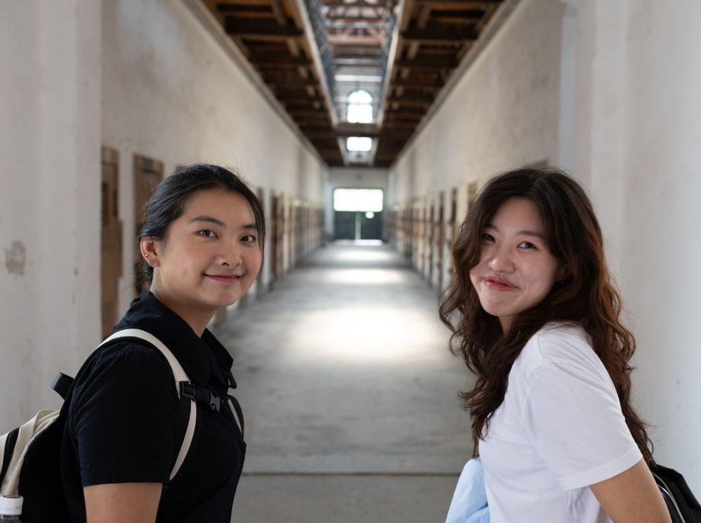 Seodaemun Prison History Museum Two Mentors Posed HZ